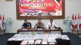Kapolres Kebumen AKBP I Putu Bagus Krisna Purnama memimpin langsung pengungkapan kasus besar ini.