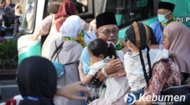 176 Jemaah Haji Kloter 11 Asal Kebumen Tiba di Tanah Air, Disambut Bupati Lilis Nuryani