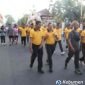 Polres Kebumen menggelar olahraga bersama meriahkan Hari Bhayangkara ke-80. Kegiatan berlangsung di Alun-alun Kebumen, Minggu (28/06/2026).