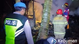 Respons Cepat Petugas Cegah Api Meluas, Kebakaran Dapur di Kuwarasan Diduga Berasal dari Tungku Kayu
