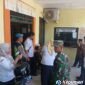Aparat gabungan dari Polres Kebumen evakuasi ODGJ berinisial R berusia tiga puluh delapan tahun. 