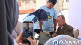 Kantor Imigrasi Kelas II Non TPI Purworejo menghadirkan inovasi layanan Pasporia Imigrasi Purworejo di Selasar Kantor DPRD Kabupaten Kebumen.