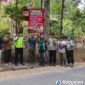 Polres Kebumen bersama Perum Perhutani memasang papan imbauan di kawasan RPH Karanggayam pada Selasa, 11 Agustus 2026.